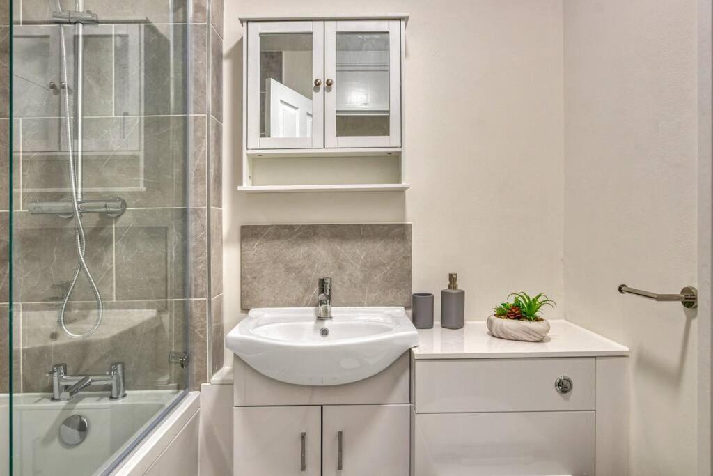 דירות לונדון Hidden Gem In Battersea W/ Free Parking מראה חיצוני תמונה