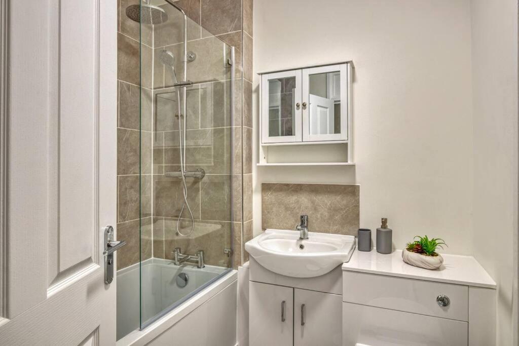 דירות לונדון Hidden Gem In Battersea W/ Free Parking מראה חיצוני תמונה